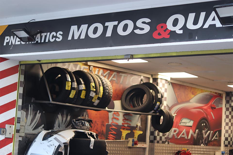 Cambio de neumáticos en Roses